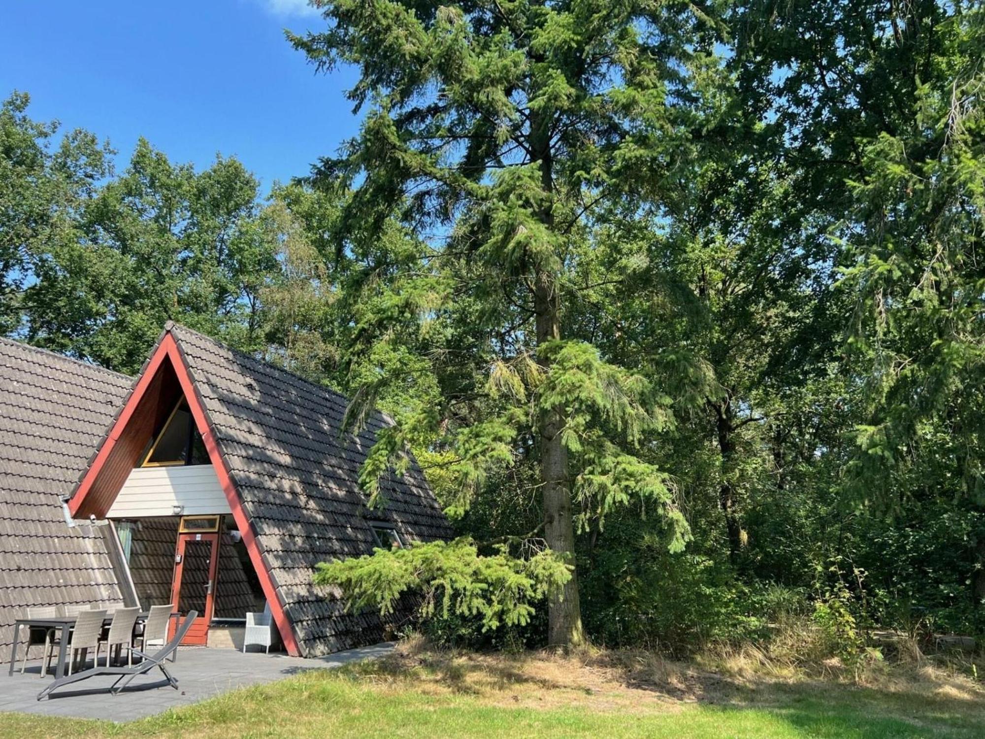 Lovely Holiday Home In Limburg Amid Lush Forest Stramproy Exterior photo